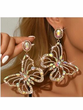 NWT ⚜️🦋⚜️ Natasha Iridescent Rhinestone Butterfly Earrings